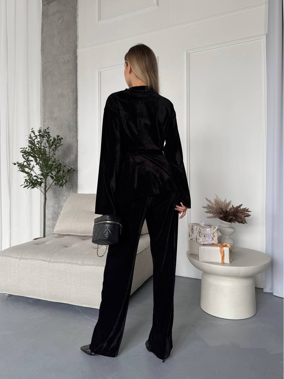 Жіночий прогулянковий костюм з оксамита чорного кольору 36076