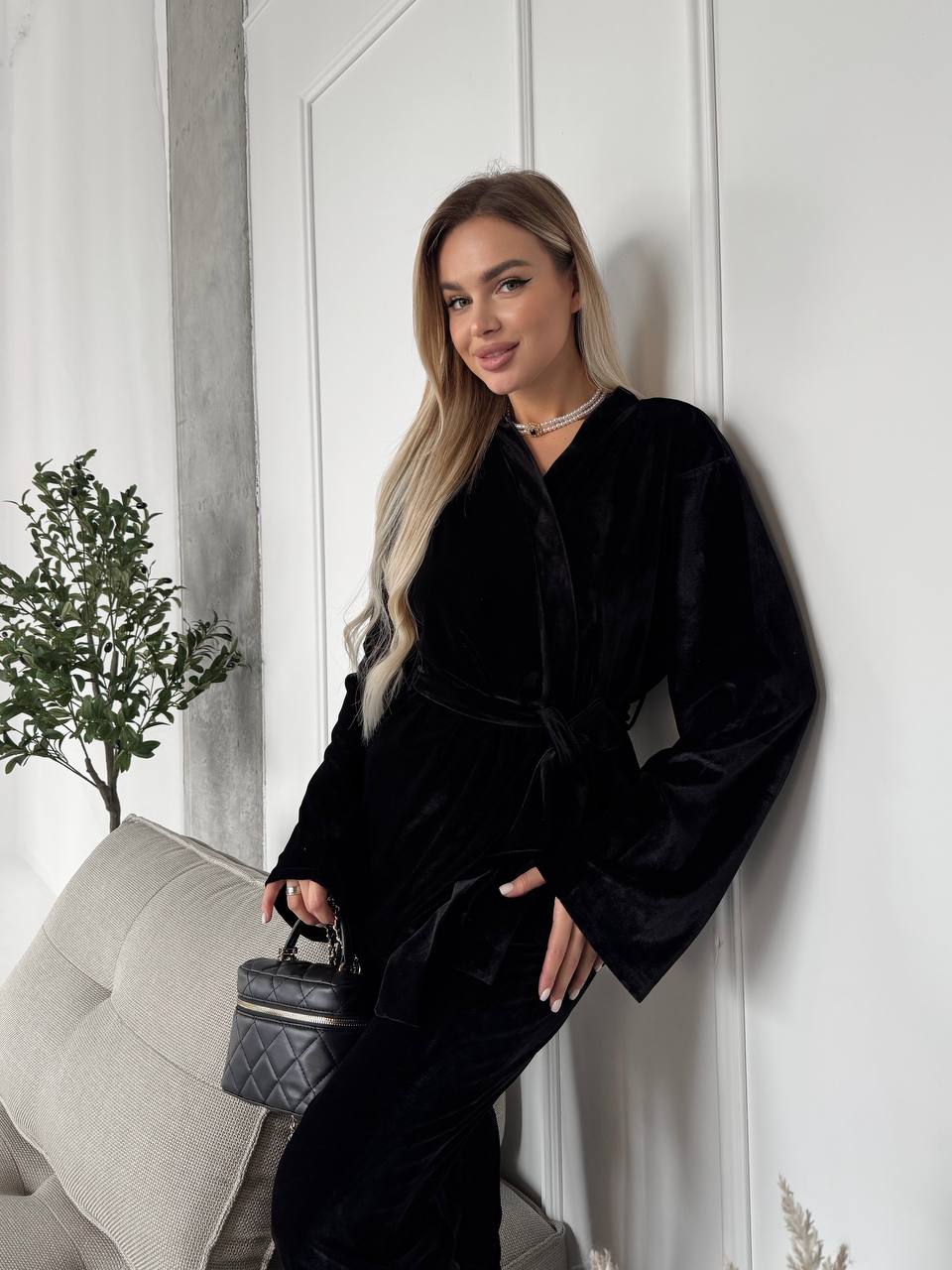 Жіночий прогулянковий костюм з оксамита чорного кольору 36076