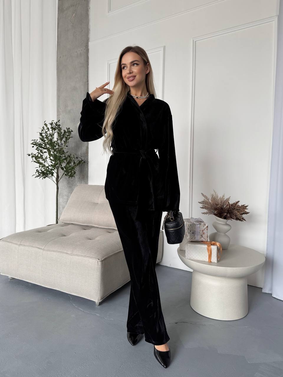 Жіночий прогулянковий костюм з оксамита чорного кольору 36076