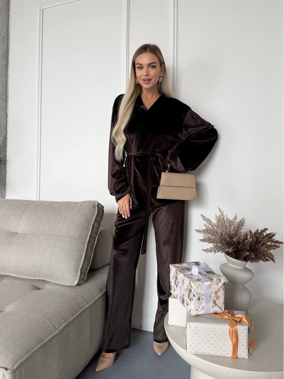 Жіночий прогулянковий костюм з оксамита коричневого кольору 36079