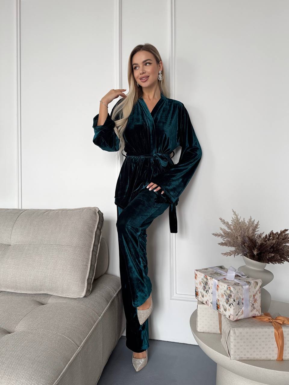 Жіночий прогулянковий костюм з оксамита смарагдового кольору 36078