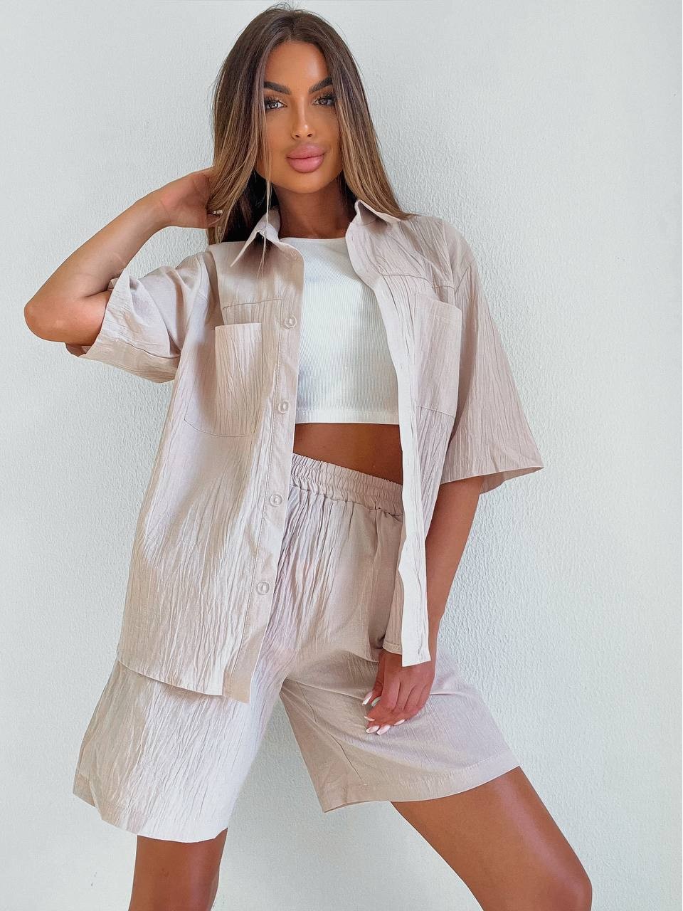 Жiночiй прогулянковий костюм з сорочкою бежевого кольору 33613