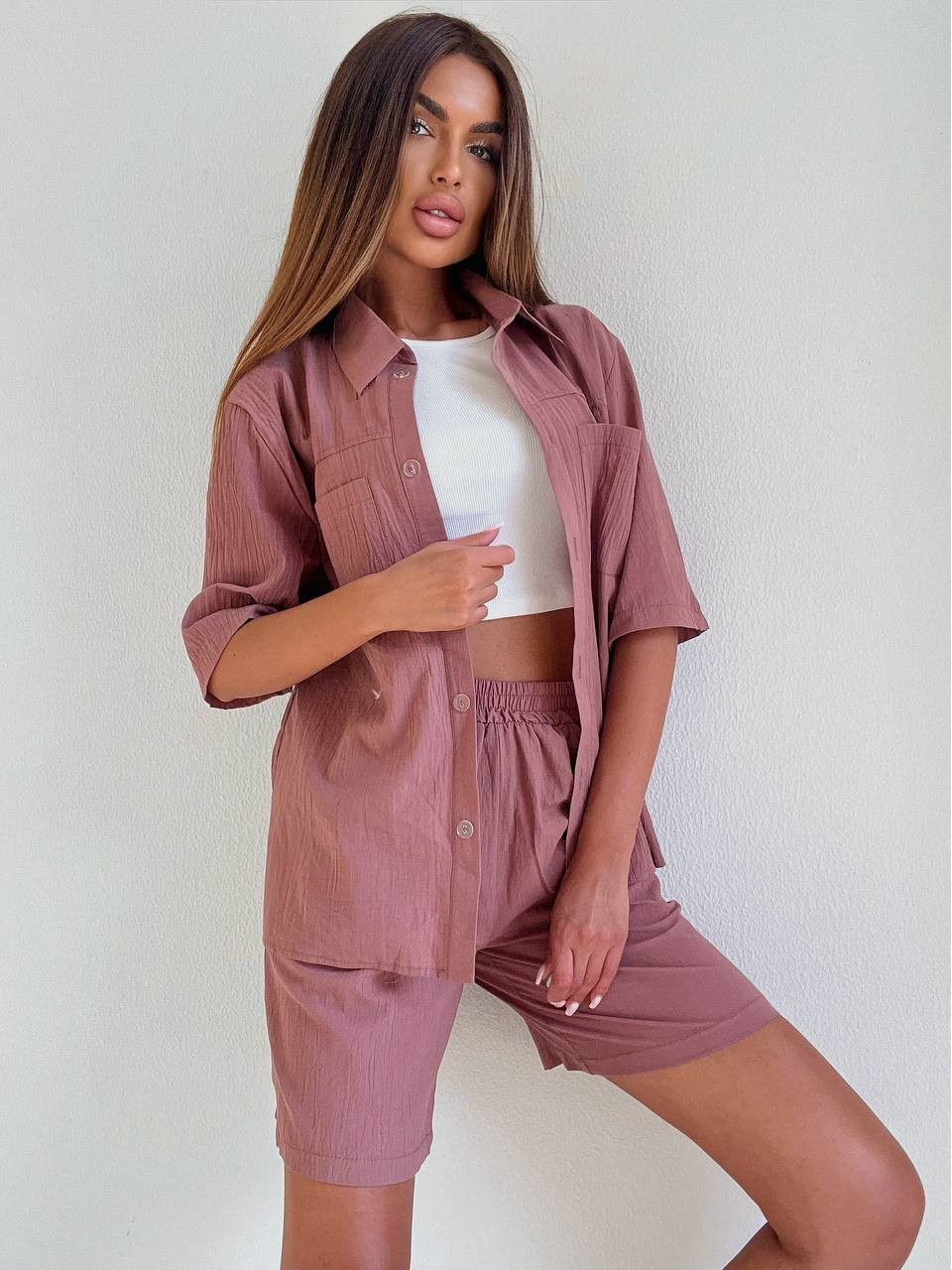Женский прогулочный костюм с рубашкой пудрового цвета 33614