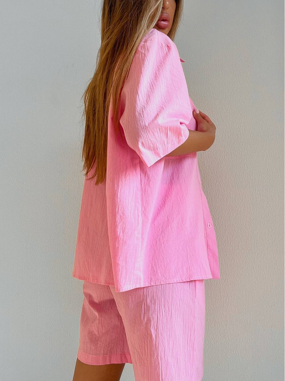 Жiночiй прогулянковий костюм з сорочкою рожевого кольору 33612