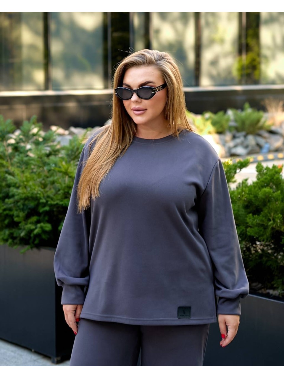 Жіночий прогулянковий костюм з теплого трикотажу графiтового кольору 35575