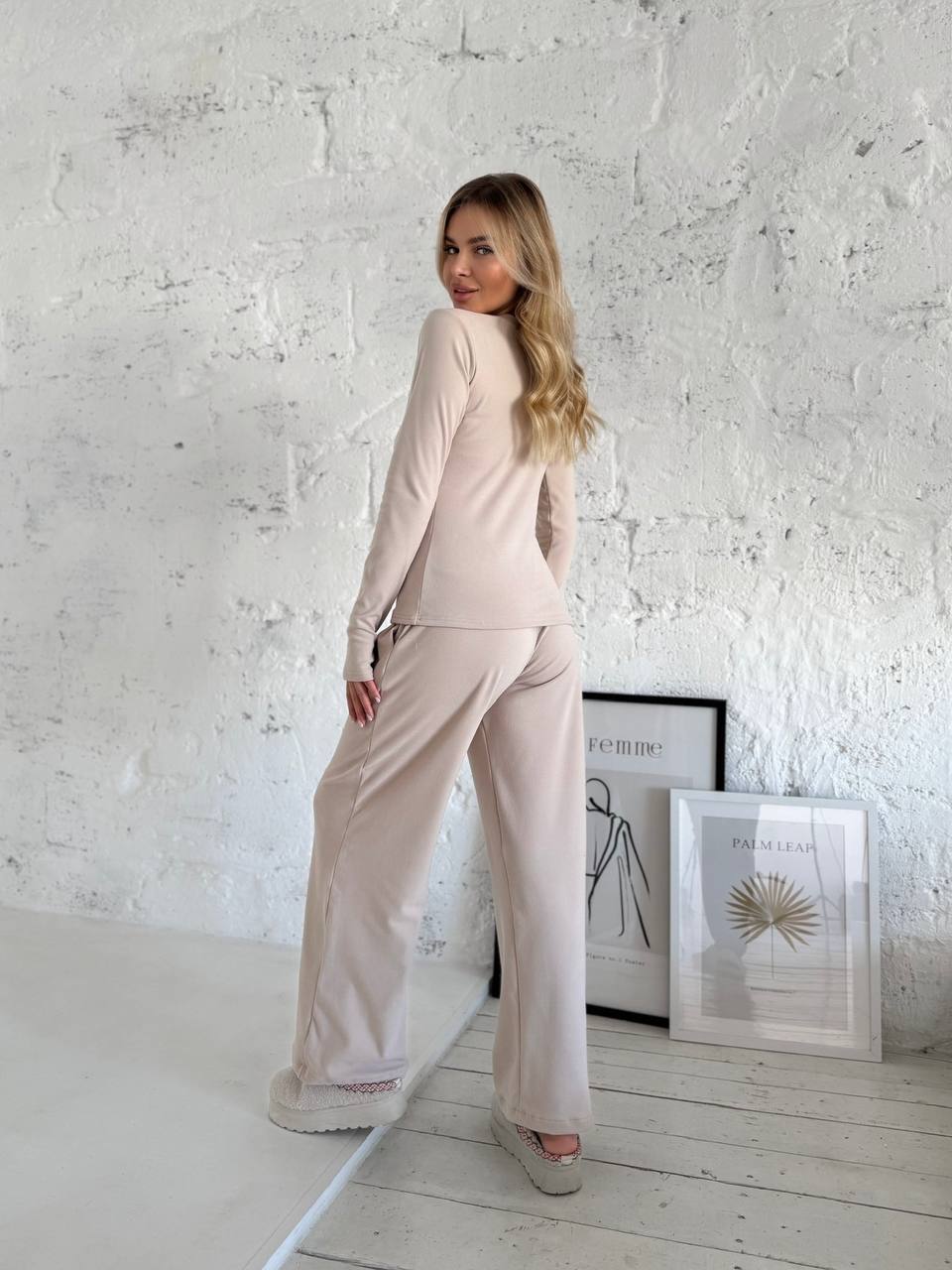 Жіночий прогулянковий термокостюм бежевого кольору 35788