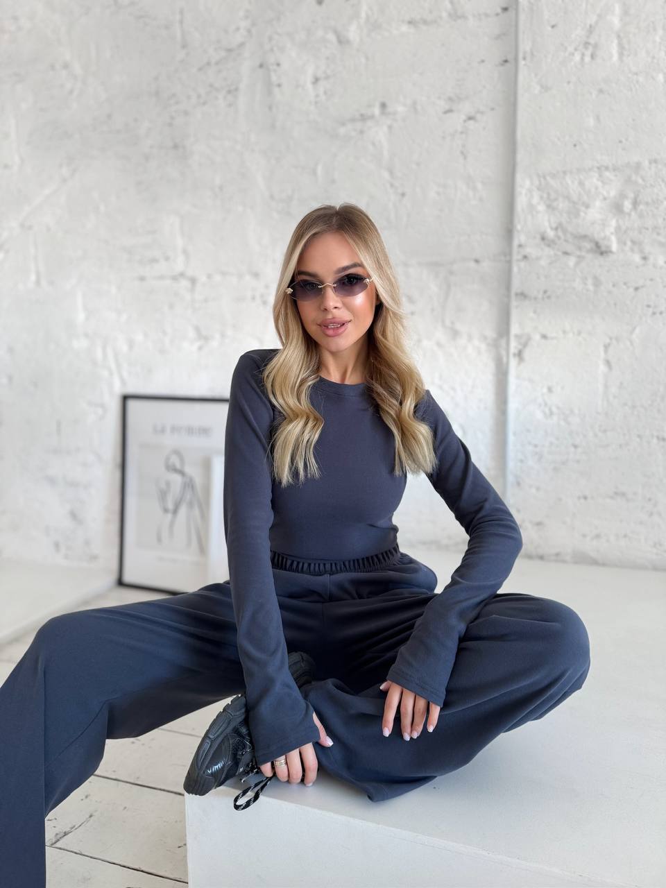 Жіночий прогулянковий термокостюм графiтового кольору 35785