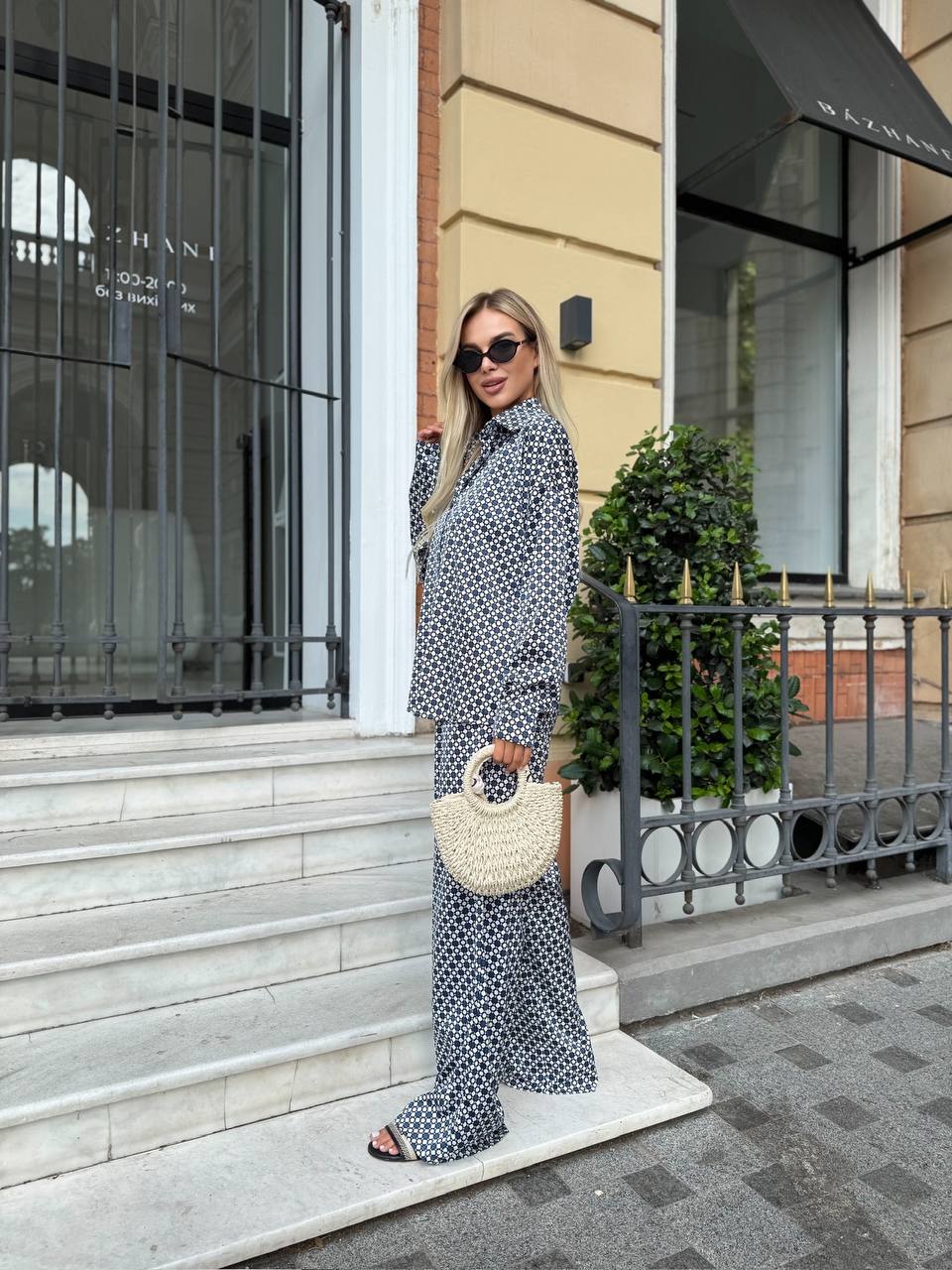 Жіночий шовковий костюм для прогулянок синього кольору 33879