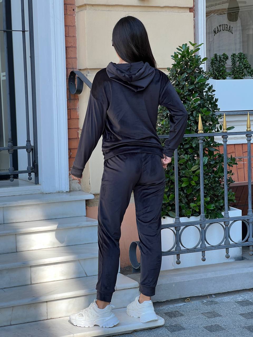 Женский спортивный костюм черного цвета 34154