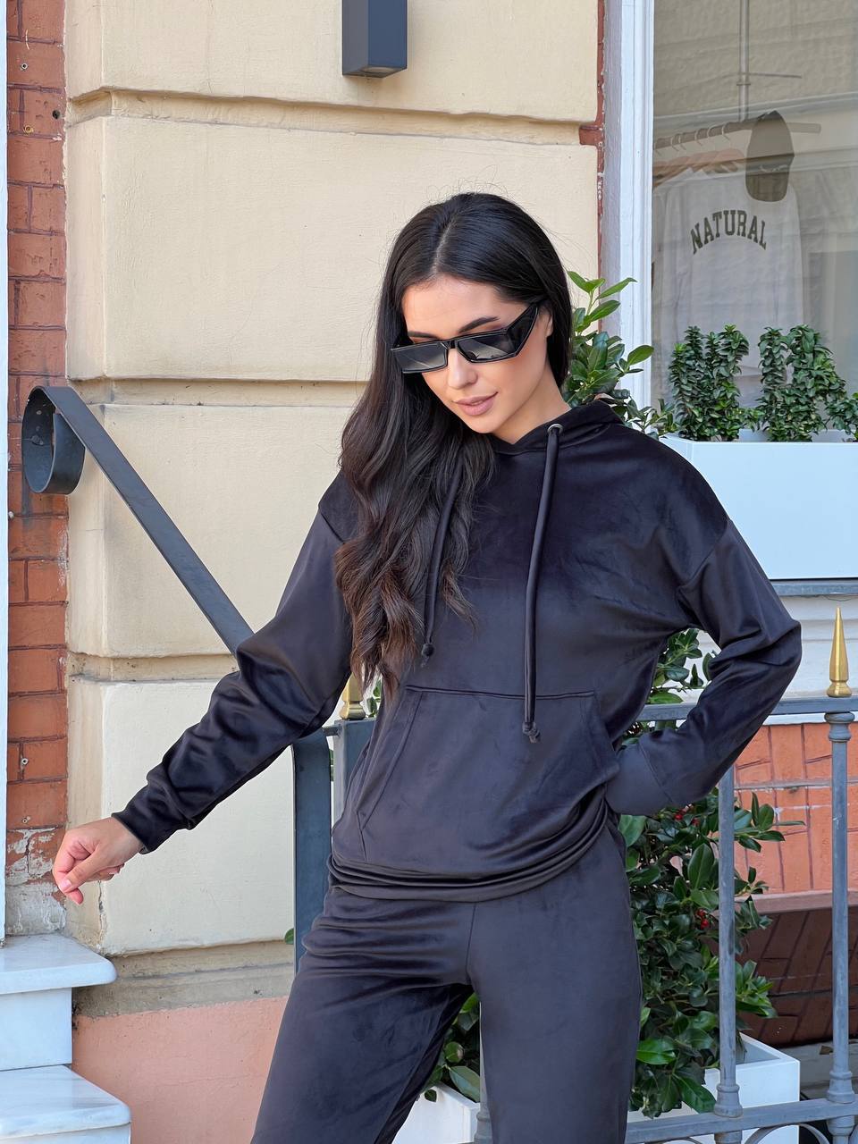 Женский спортивный костюм черного цвета 34154