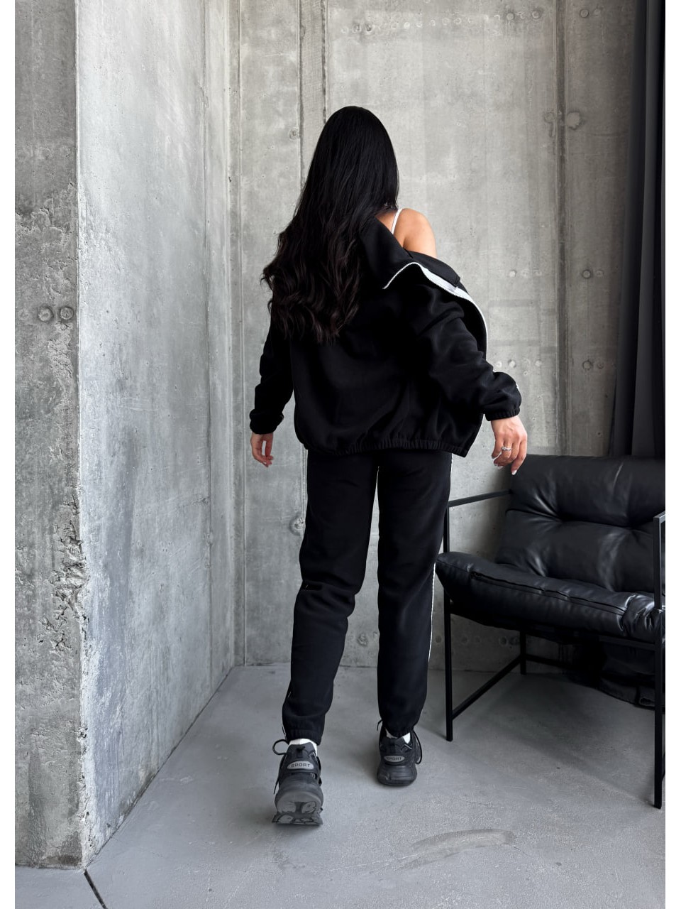 Жіночий спортивний костюм флісовий чорного кольору 29732