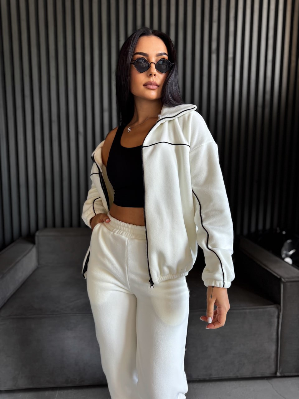 Жіночий спортивний костюм флісовий молочного кольору 34624