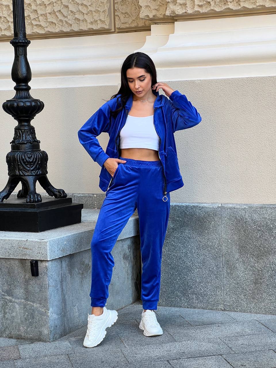 Жіночий спортивний костюм на блискавці свiтло-синього кольору 34115