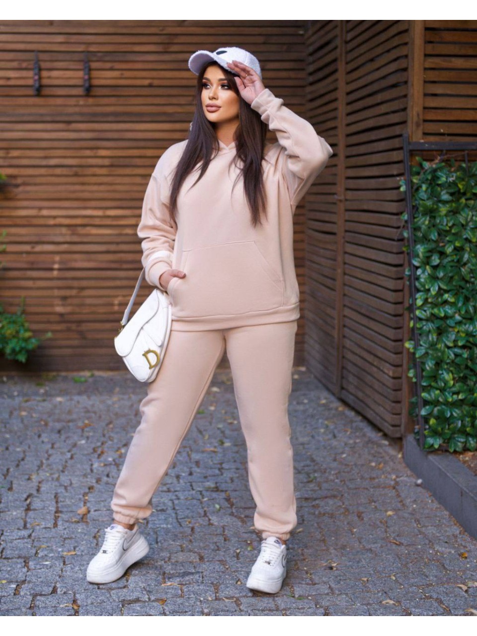 Женский спортивный костюм на флисе бежевого цвета 34195