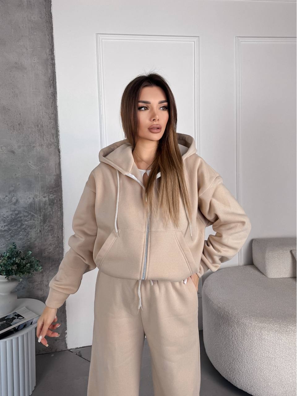 Жіночий спортивний костюм на флісi бежевого кольору 35758