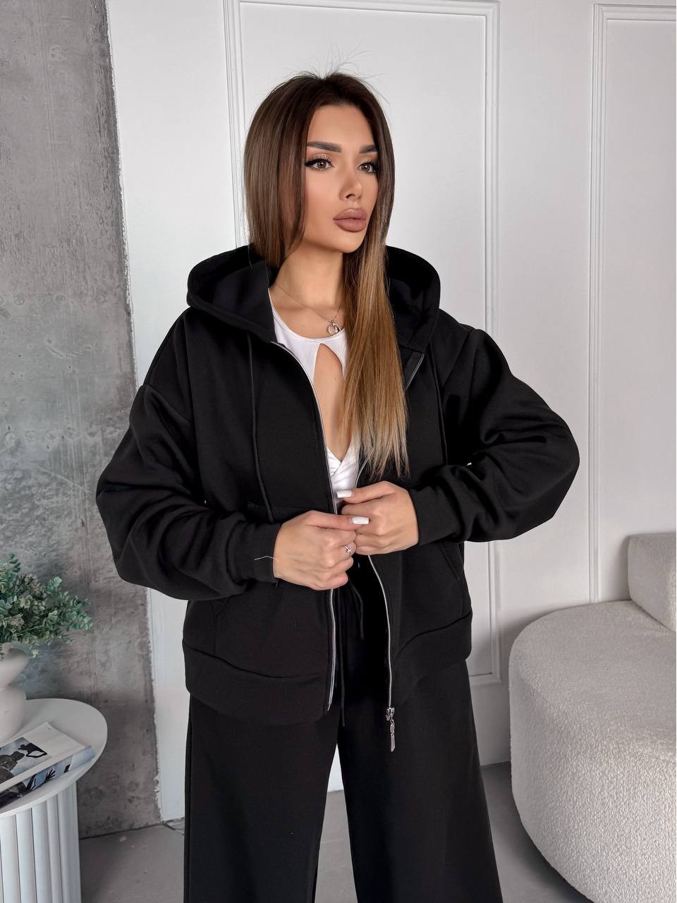 Жіночий спортивний костюм на флісi чорного кольору 35755