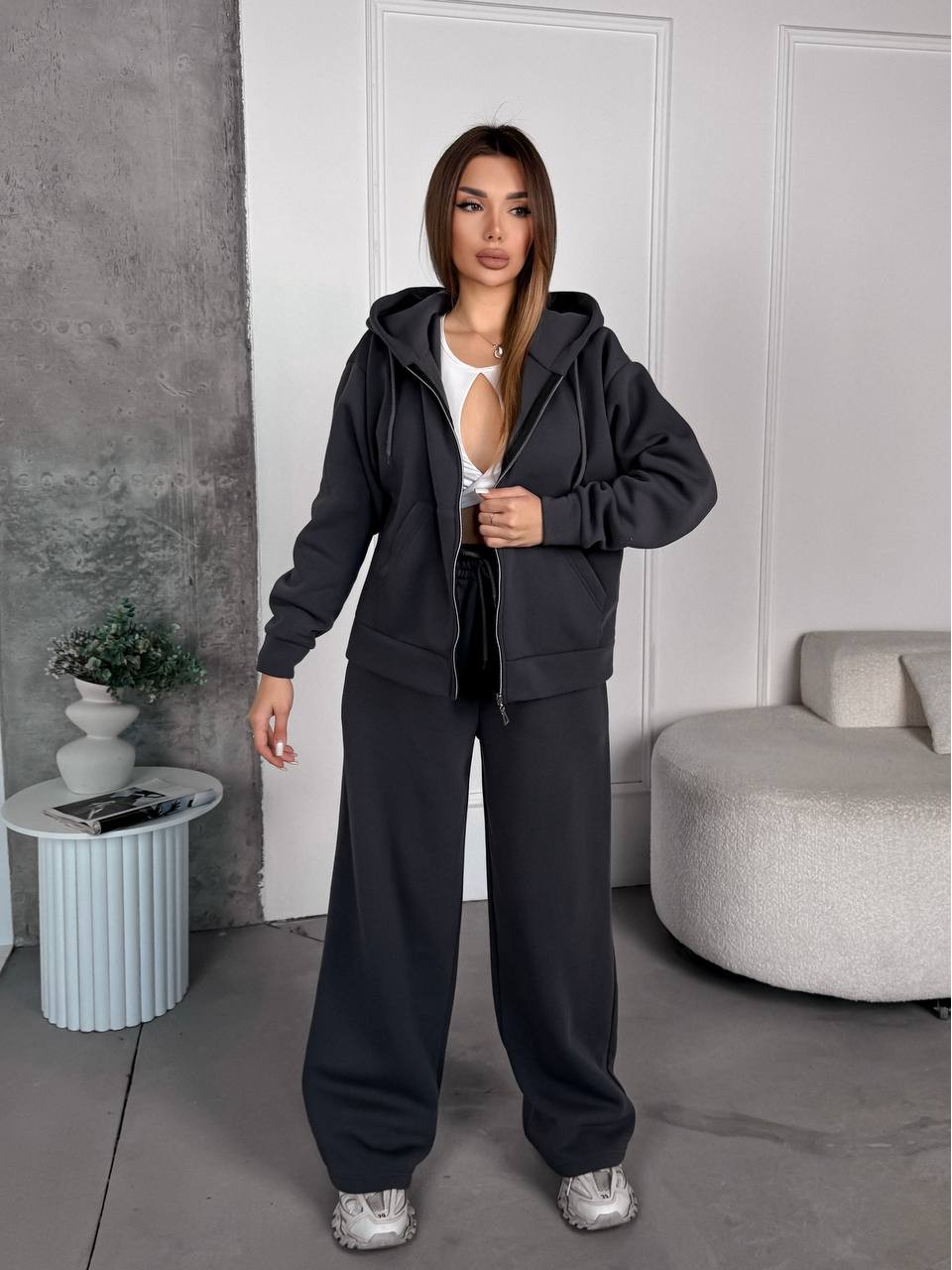 Жіночий спортивний костюм на флісi графiтового кольору 35751