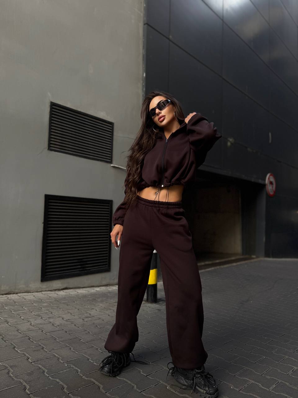 Жіночий спортивний костюм на флiсi коричневого кольору 34722