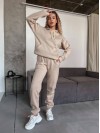 Женский спортивный костюм флисе с капюшоном бежевого цвета 35769