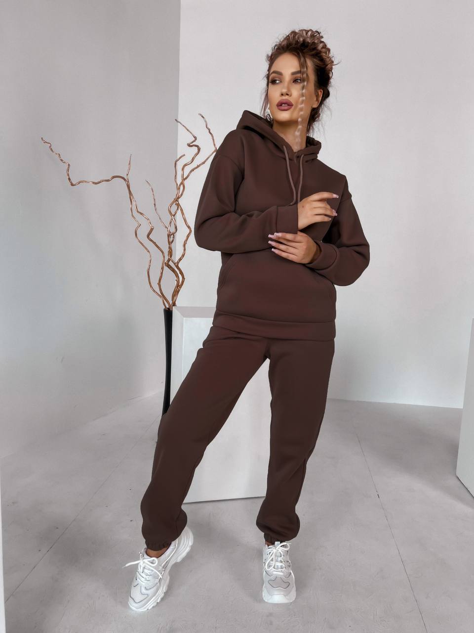 Жіночий спортивний костюм на флісi з капюшоном коричневого кольору 35767