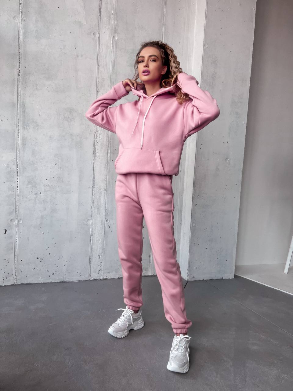 Жіночий спортивний костюм на флісi з капюшоном рожевого кольору 35766