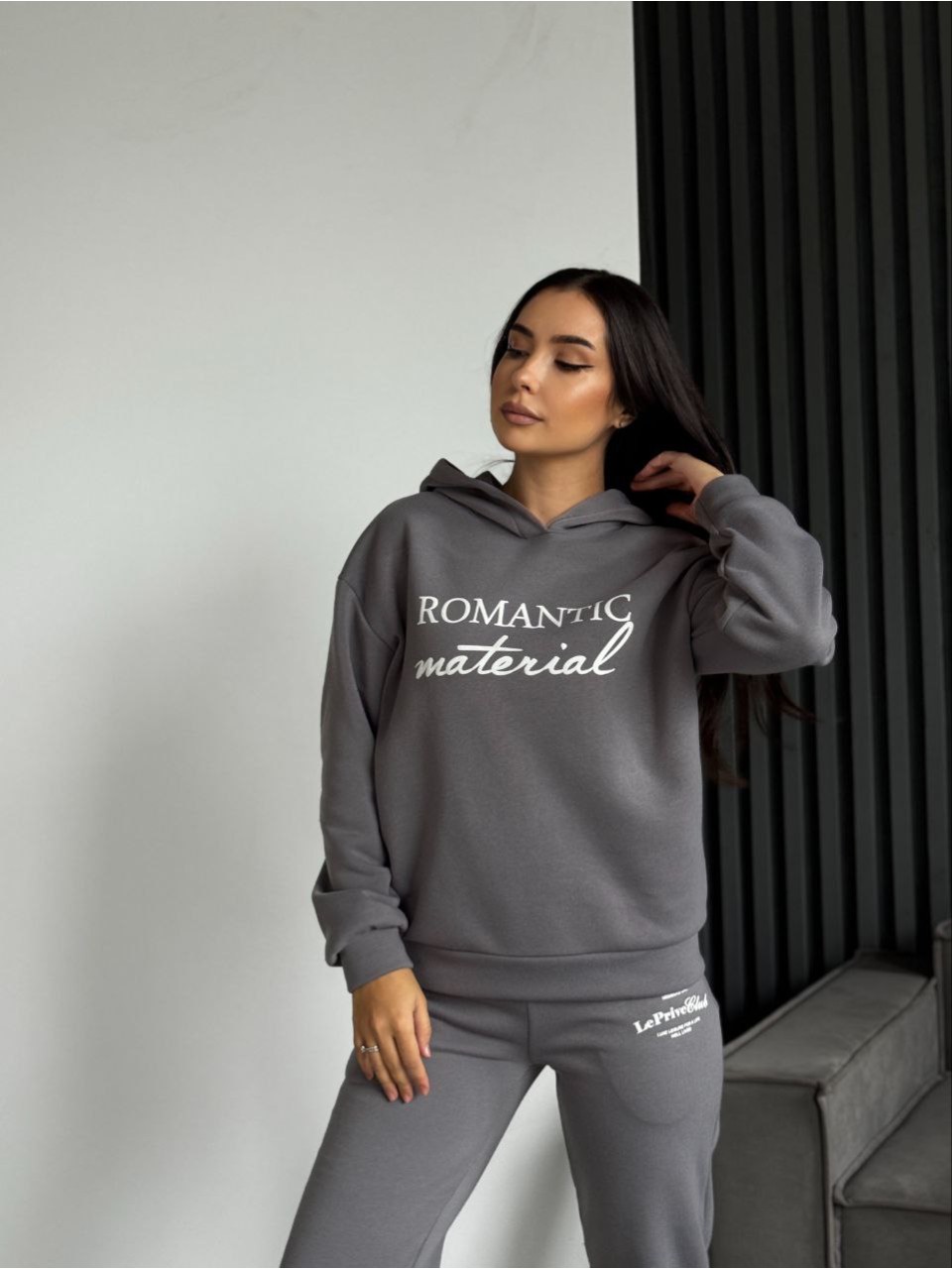 Женский спортивный костюм на флисе с надписью серого цвета 35455