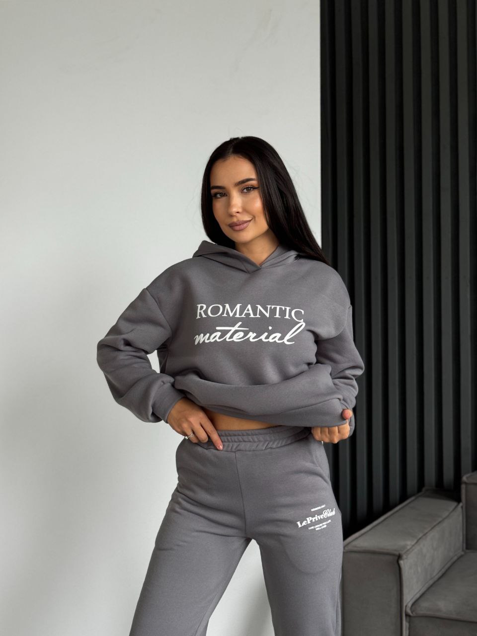 Женский спортивный костюм на флисе с надписью серого цвета 35455