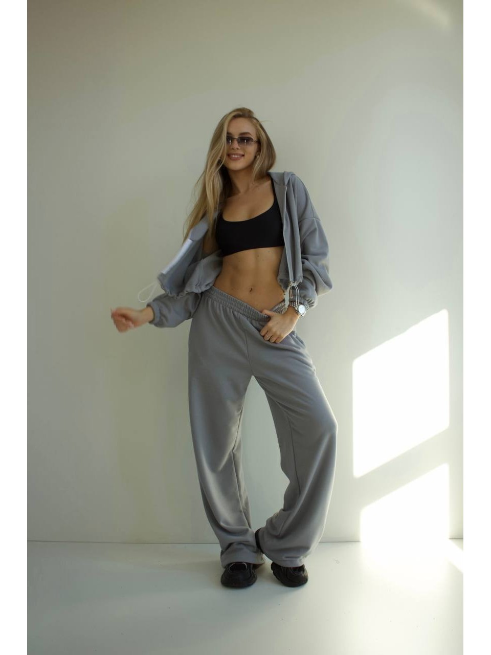 Жіночий спортивний костюм сiрого кольору 34678