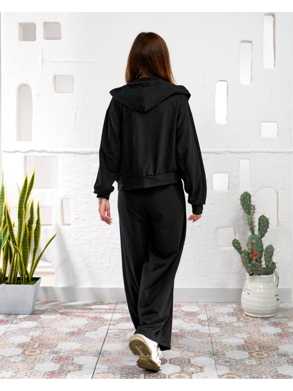 Женский спортивный костюм с капюшоном черного цвета 34746