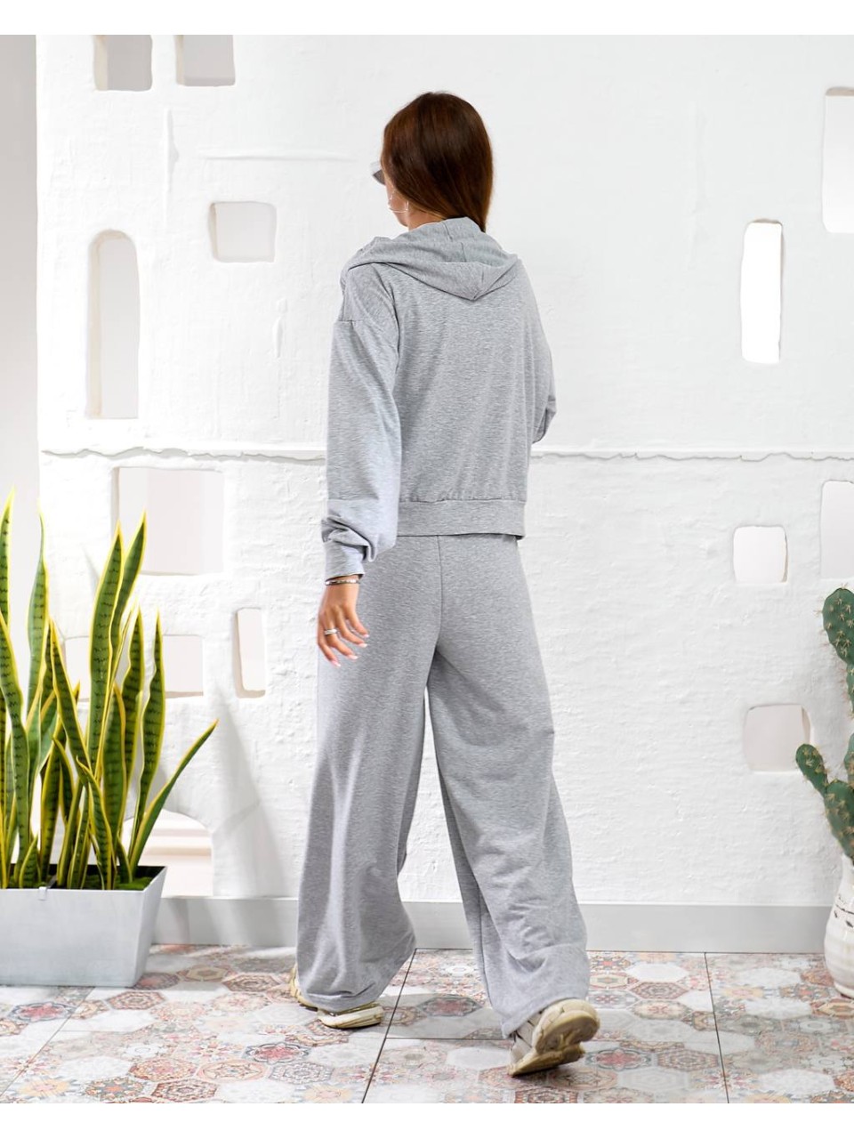 Женский спортивный костюм с капюшоном серого цвета 34745