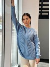 Женский свитер с фактурной вязкой голубого цвета 34352