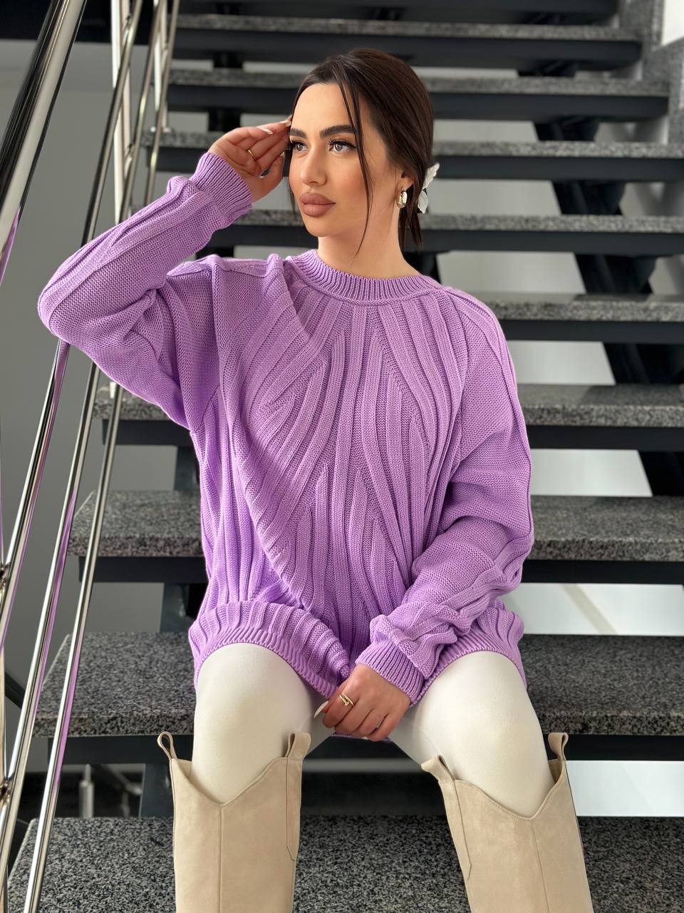 Женский свитер с фактурной вязкой сиреневого цвета 34353