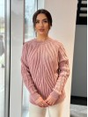 Жіночий светр з фактурною вʼязкою пудрового кольору 34355