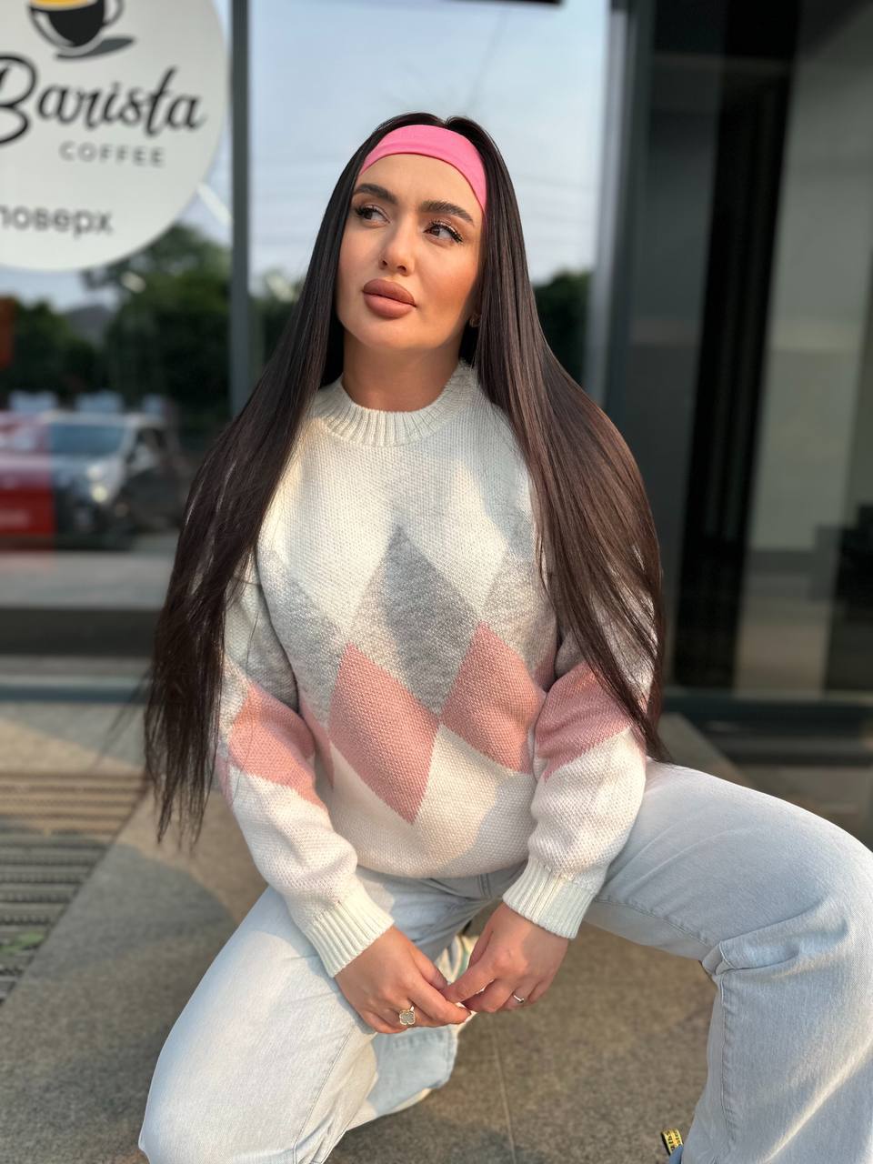 Женский свитер с геометрическим рисунком молочного цвета 34418