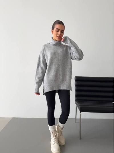 Жіночий светр з високим горлом сiрого кольору 34503