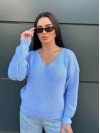 Жіночий светр з з вирізом блакитного кольору 34426