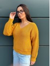 Жіночий светр з з вирізом жовтого кольору 34424