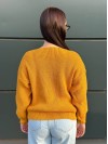 Жіночий светр з з вирізом жовтого кольору 34424