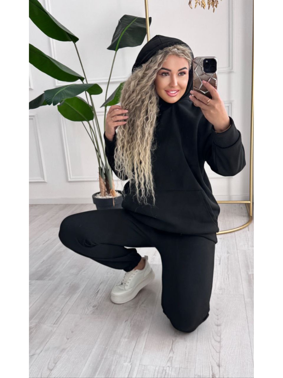Женский теплый костюм с капюшоном черного цвета 34961