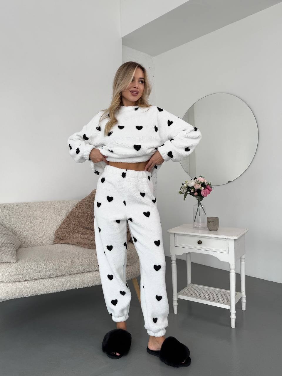 Жіночий теплий домашній костюм в сердце бiлого кольору  35918