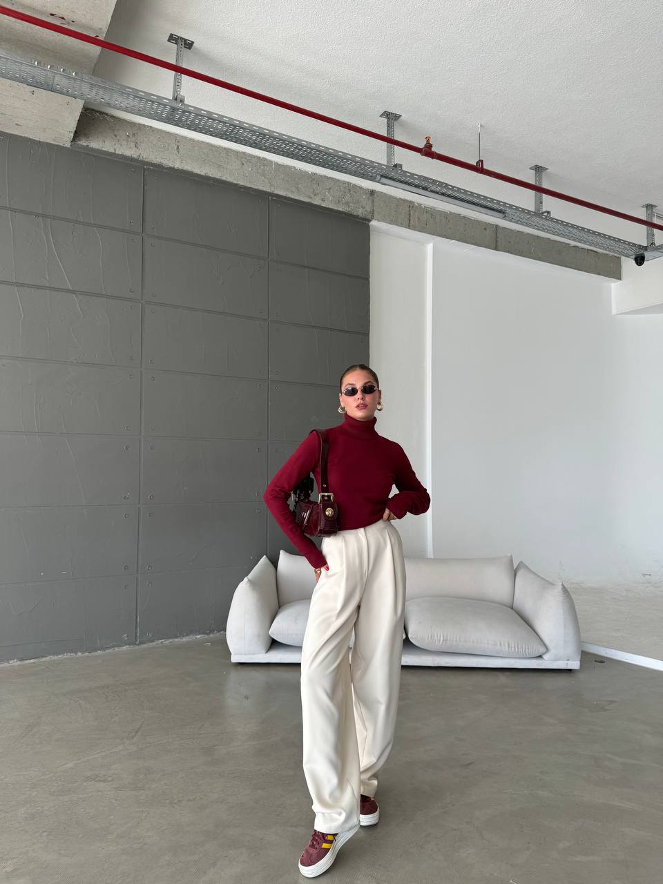 Жіночий теплий гольф бордового кольору 36040