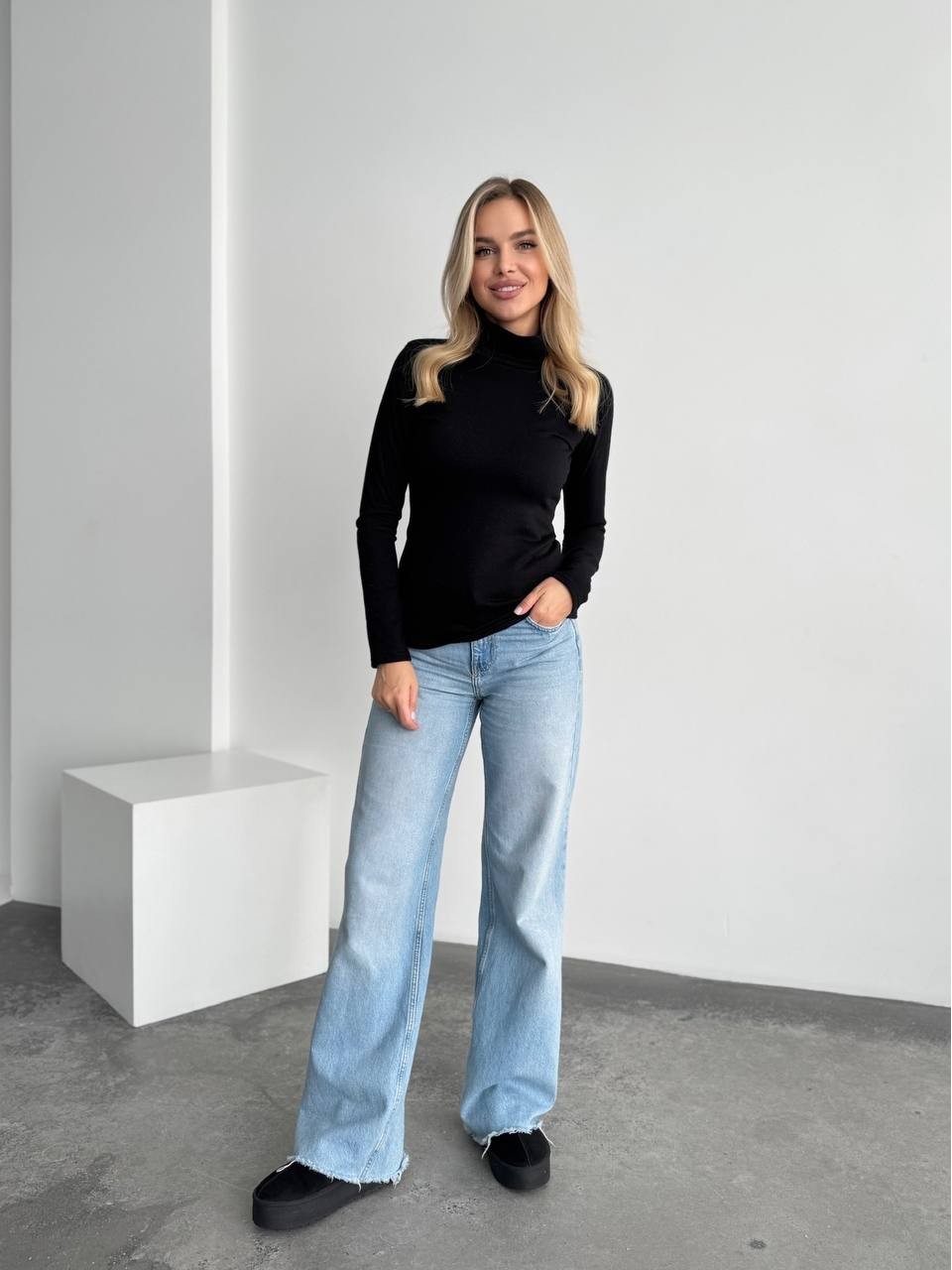 Жіночий теплий гольф чорного кольору 35577