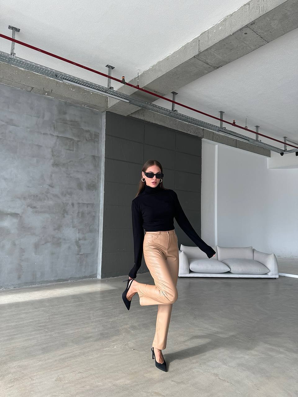 Женский теплый гольф черного цвета 36039