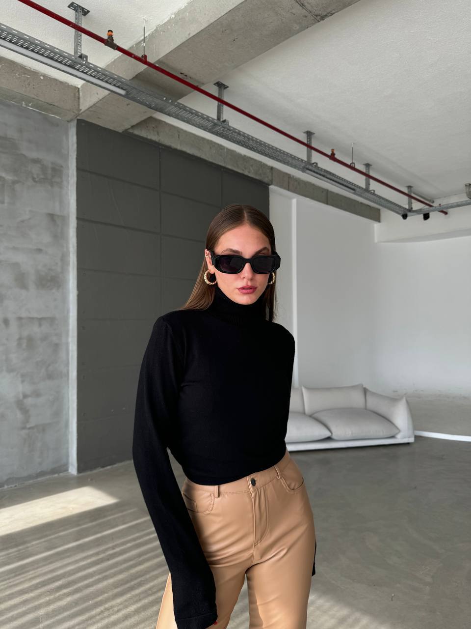 Женский теплый гольф черного цвета 36039