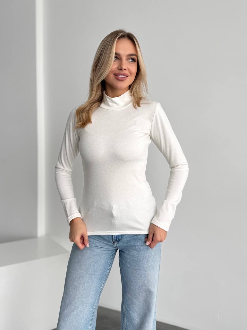 Жіночий теплий гольф молочного кольору 35581