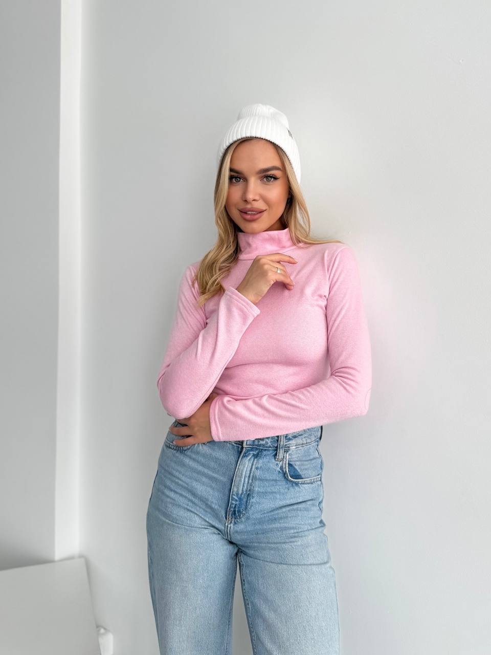 Жіночий теплий гольф рожевого кольору 35579