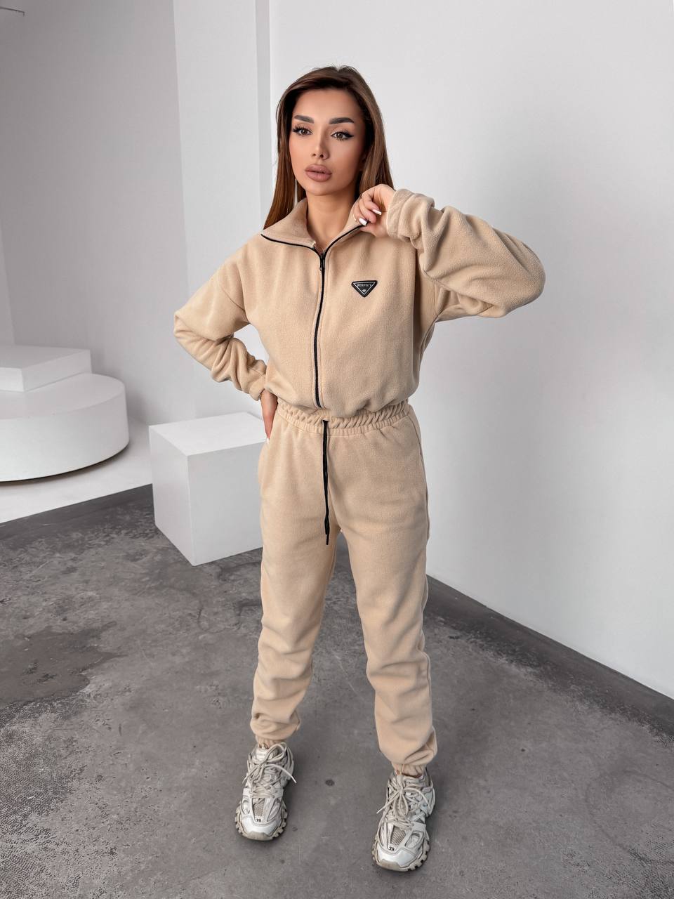 Жiночий теплий комбінезон iз флiса бежевого кольору 35893