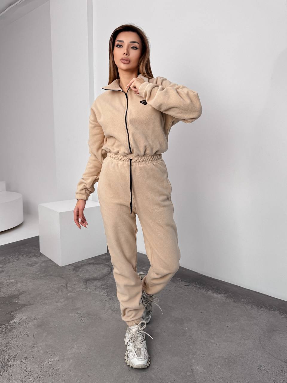 Жiночий теплий комбінезон iз флiса бежевого кольору 35893