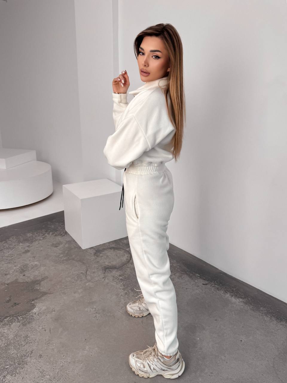 Жiночий теплий комбінезон iз флiса молочного кольору 35894