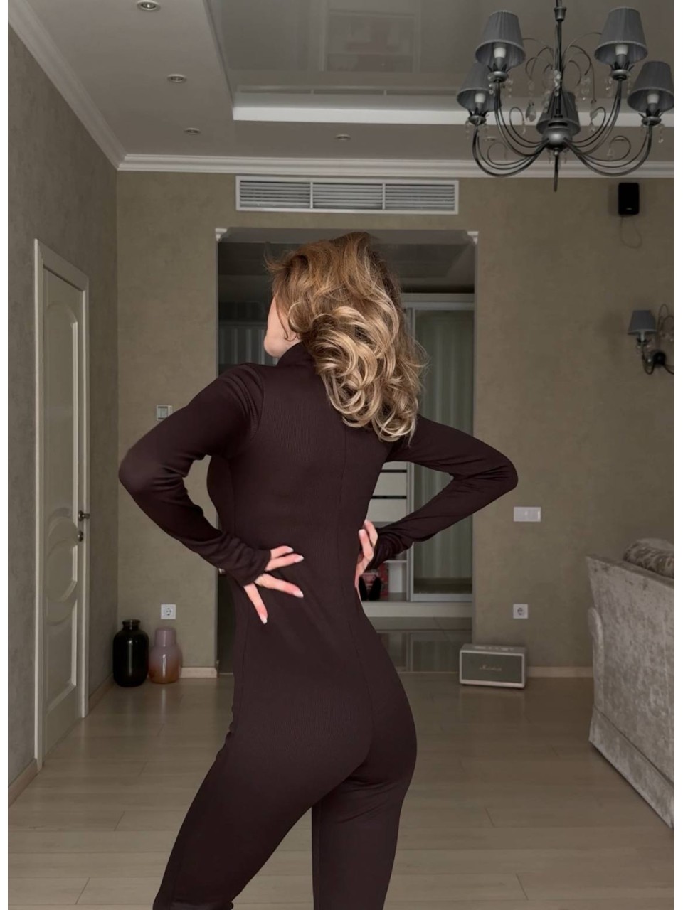 Жiночий теплий комбінезон рубчик коричневого кольору 35369